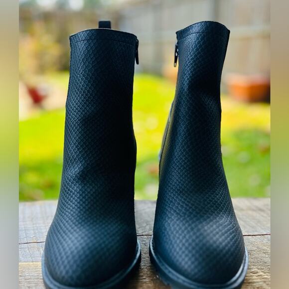 Journee Collection Hallie Tru Comfort Foam Black Textured Ankle Boots Sz 9 NEW - Picture 5 of 5